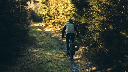 Pyoerae sivulaukku pyoeraen laukut polkupyoerlaukut netistae ebikeparts 1980x1080